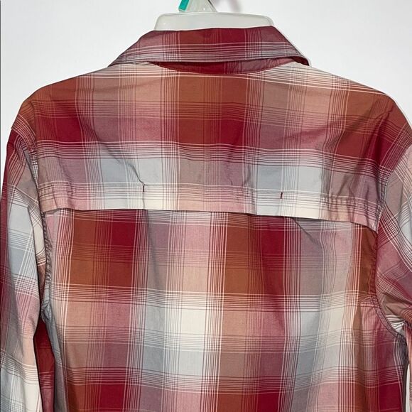 Red and White Casual Button Down Shirt with Plaid Pattern - Picture 7 of 9